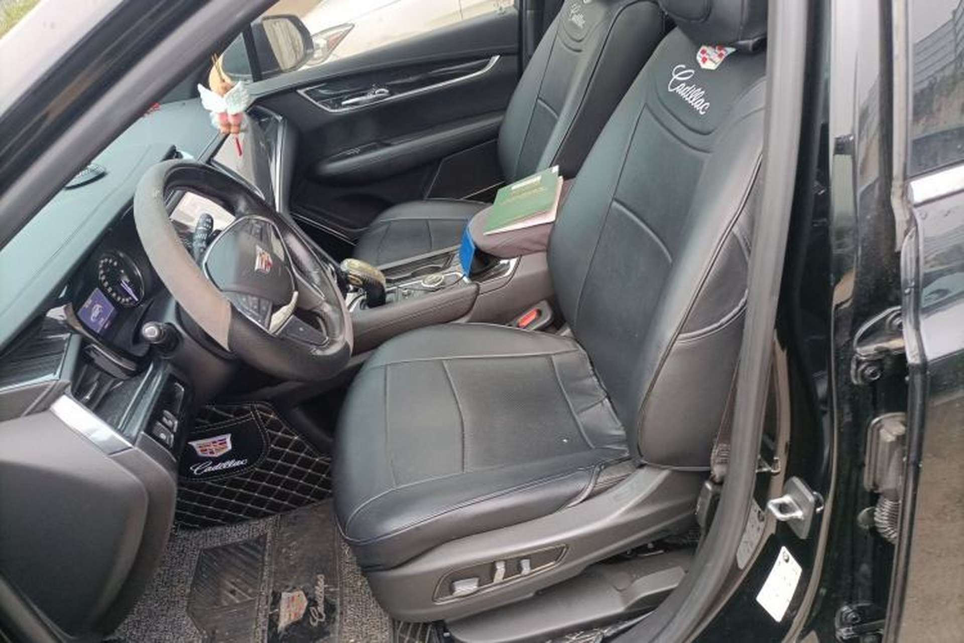 Used Cadillac XT5 2020 28T Luxury Version Left Front Seat