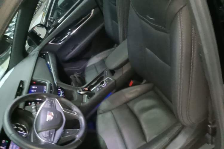 Used Cadillac XT5 2020 28T Luxury Version Left Front Seat
