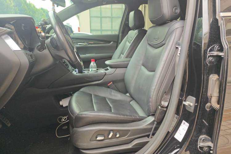 Used Cadillac XT5 2020 28T Luxury Version Left Front Seat