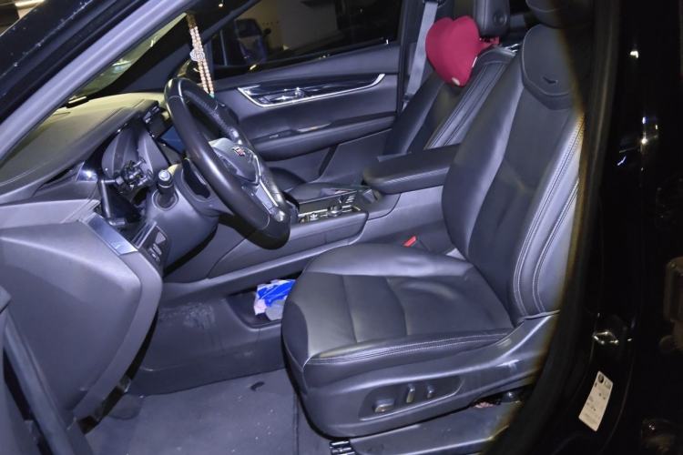 Used Cadillac XT5 2020 28T Luxury Version Left Front Seat