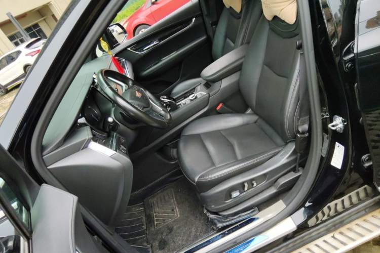 Used Cadillac XT5 2020 28T Luxury Version Left Front Seat