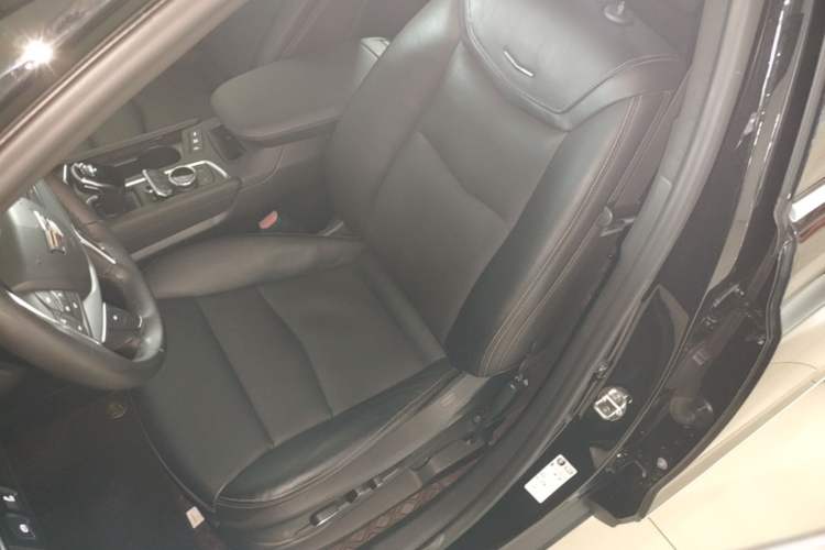 Used Cadillac XT5 2020 Revised Version 28T Four-Wheel Drive Luxury Edition Left Front Seat