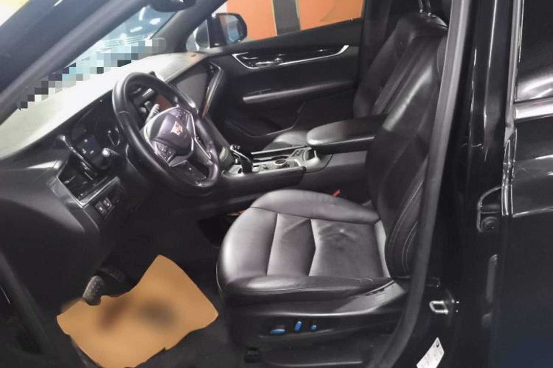 Used Cadillac XT5 2020 28T Luxury Version Left Front Seat