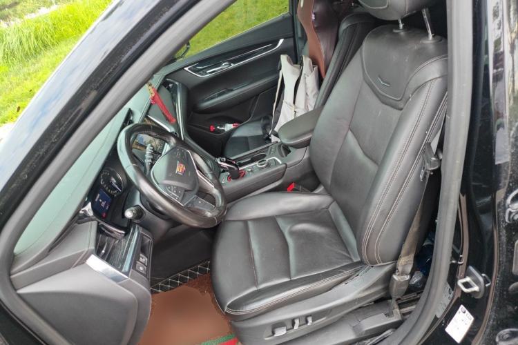 Used Cadillac XT5 2020 28T Luxury Version Left Front Seat