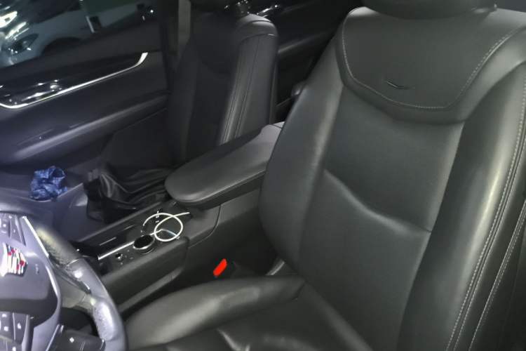 Used Cadillac XT5 2020 28T Luxury Version Left Front Seat