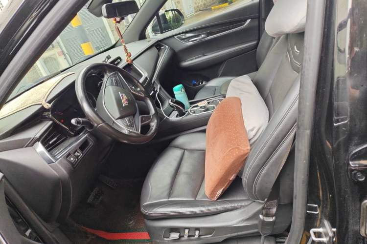 Used Cadillac XT5 2020 28T Luxury Version Left Front Seat