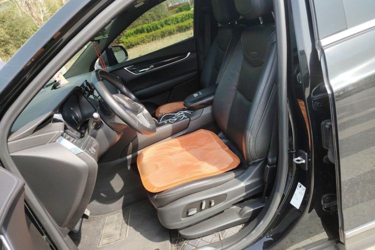 Used Cadillac XT5 2020 28T Luxury Version Left Front Seat