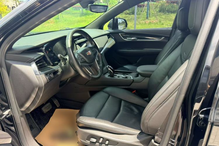 Used Cadillac XT5 2020 28T Luxury Version Left Front Seat