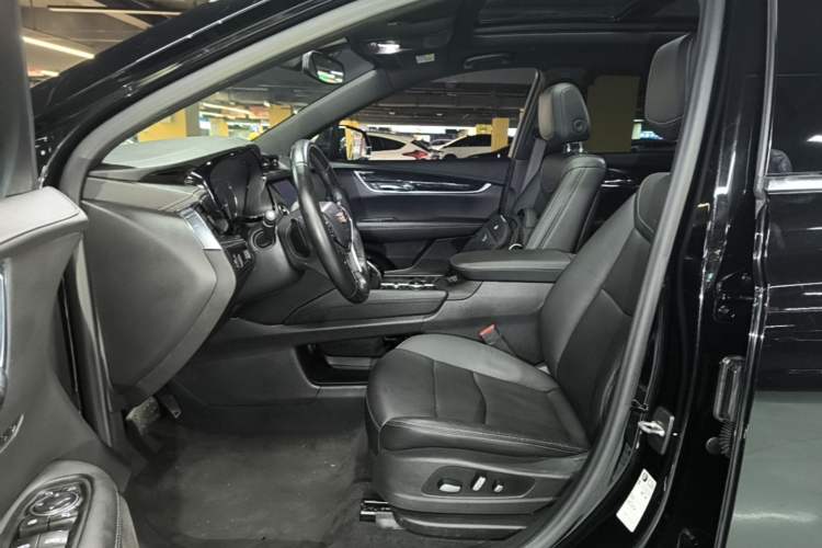 Used Cadillac XT5 2020 28T Luxury Version Left Front Seat