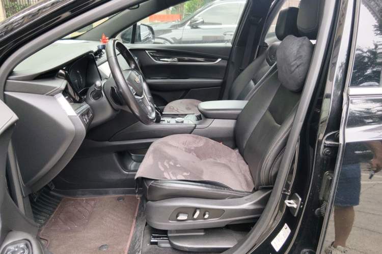 Used Cadillac XT5 2020 28T Luxury Version Left Front Seat