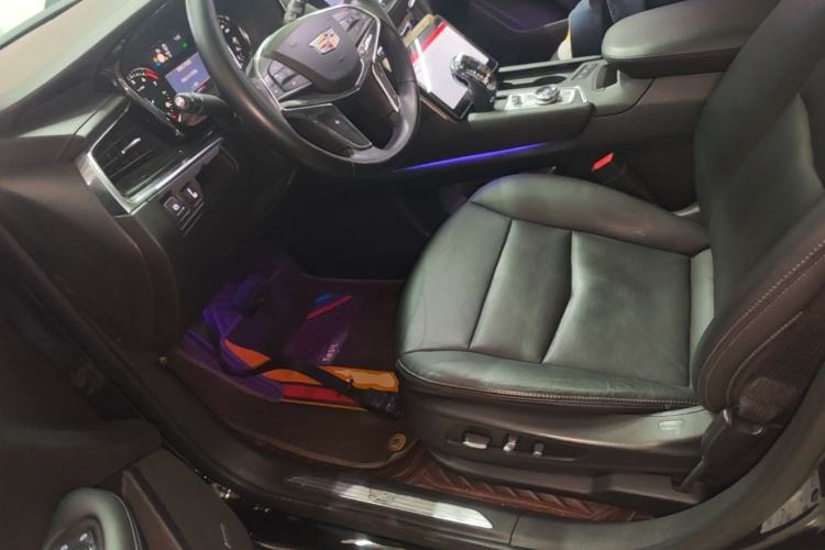 Used Cadillac XT5 2020 28T Luxury Version Left Front Seat