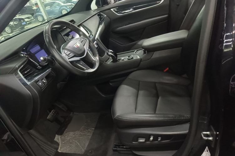 Used Cadillac XT5 2020 28T Luxury Version Left Front Seat