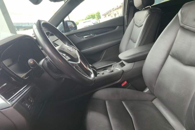 Used Cadillac XT5 2020 28T Luxury Version Left Front Seat