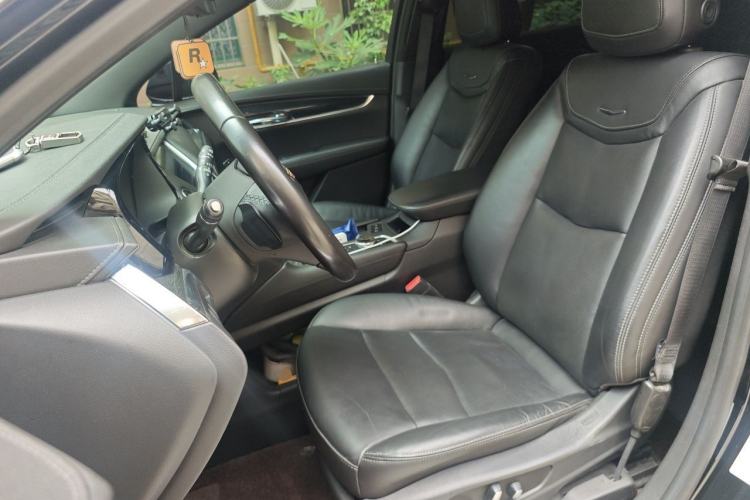 Used Cadillac XT5 2020 28T Luxury Version Left Front Seat