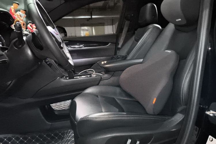 Used Cadillac XT5 2020 28T Luxury Version Left Front Seat