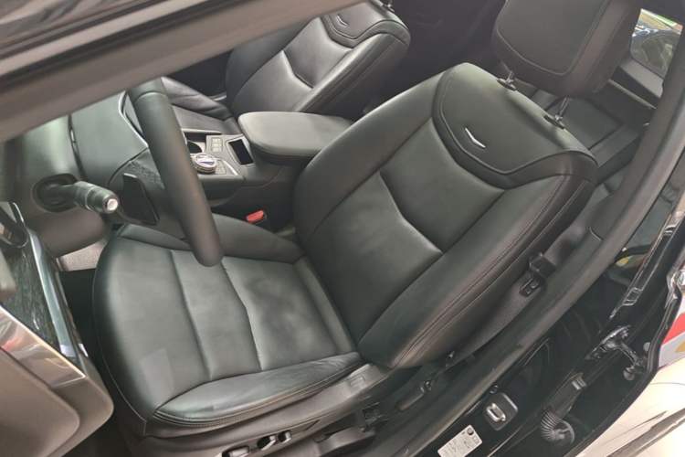 Used Cadillac XT5 2020 Revised Version 28T Luxury Edition Left Front Seat