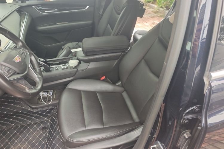 Used Cadillac XT5 2020 Revised Version 28T Luxury Edition Left Front Seat