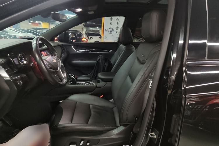 Used Cadillac XT5 2020 28T Luxury Version Left Front Seat