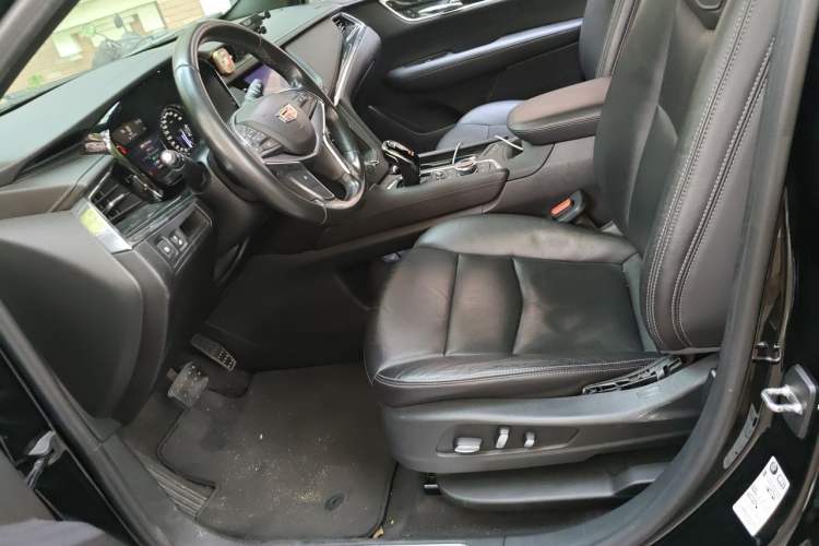 Used Cadillac XT5 2020 28T Luxury Version Left Front Seat