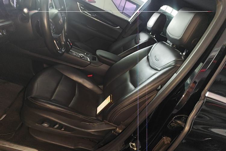 Used Cadillac XT5 2020 28T Luxury Version Left Front Seat