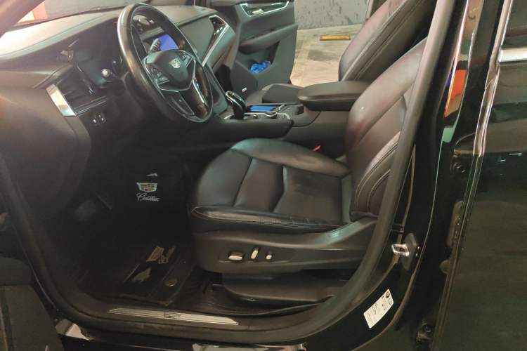 Used Cadillac XT5 2020 28T Luxury Version Left Front Seat