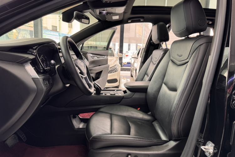 Used Cadillac XT5 2020 Revised Version 28T Luxury Edition Left Front Seat