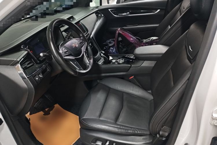 Used Cadillac XT5 2020 28T Luxury Version Left Front Seat