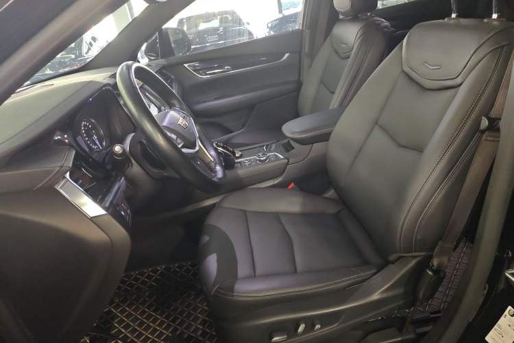 Used Cadillac XT5 2020 28T Luxury Version Left Front Seat