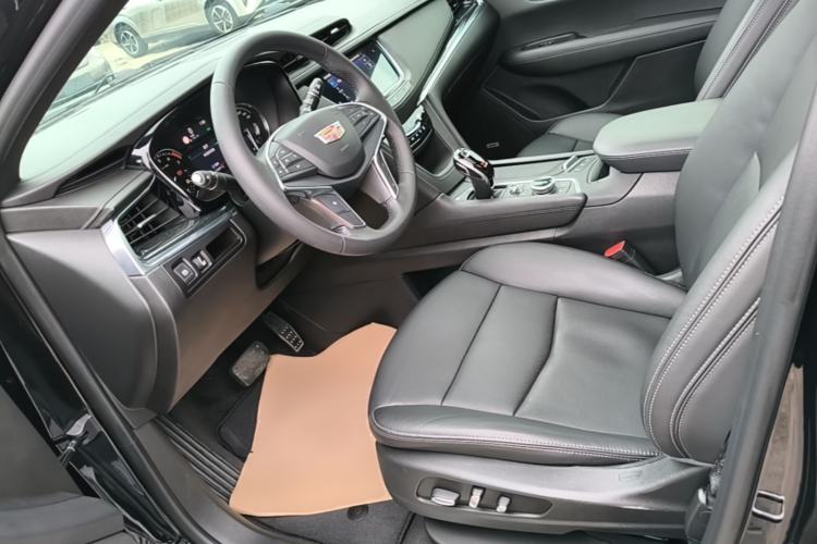 Used Cadillac XT5 2020 Revised Version 28T Luxury Edition Left Front Seat