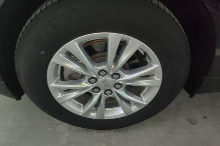 Used Cadillac XT5 2020 28T Tech Edition Left Front Wheel Hub