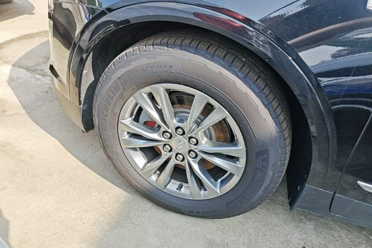 Used Cadillac XT5 2020 Revised Version 28T Luxury Edition Left Front Wheel Hub