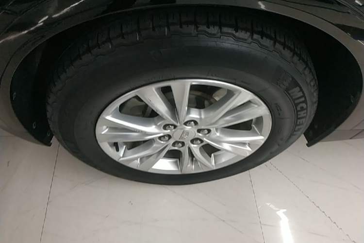 Used Cadillac XT5 2020 28T Tech Edition Left Front Wheel Hub