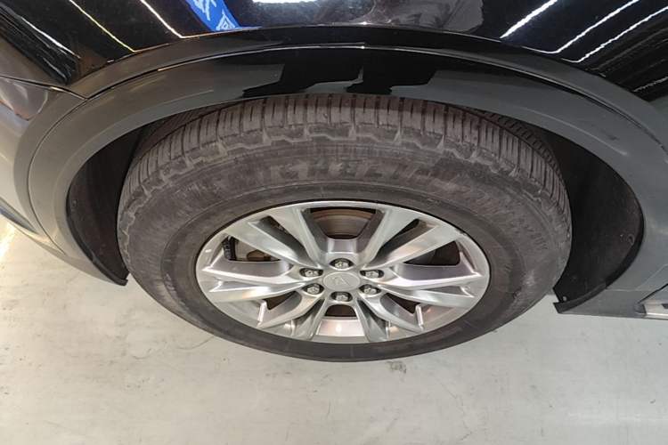 Used Cadillac XT5 2020 Revised Version 28T Luxury Edition Left Front Wheel Hub