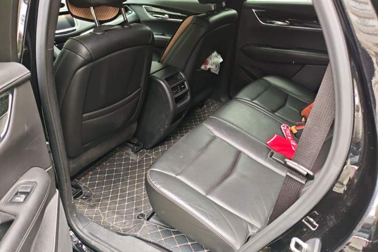 Used Cadillac XT5 2020 28T Luxury Version Left Rear Seat