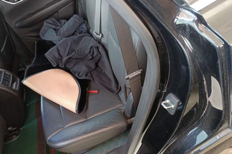 Used Cadillac XT5 2020 28T Luxury Version Left Rear Seat