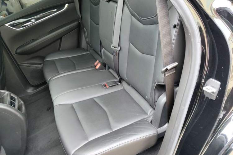 Used Cadillac XT5 2020 28T Luxury Version Left Rear Seat