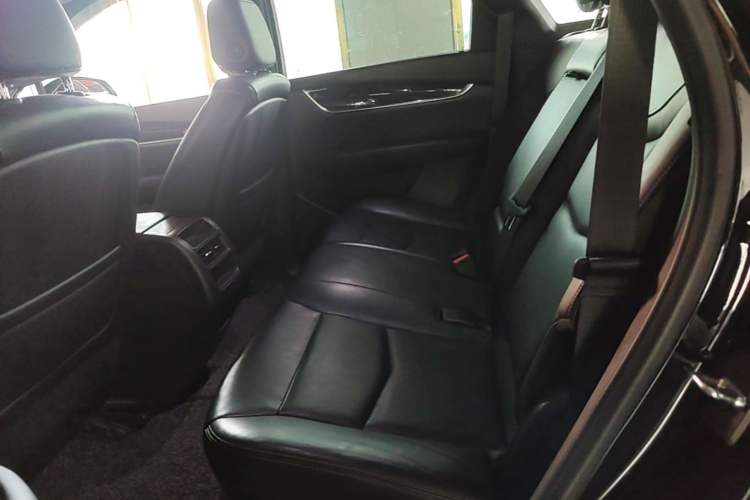Used Cadillac XT5 2020 28T Luxury Version Left Rear Seat