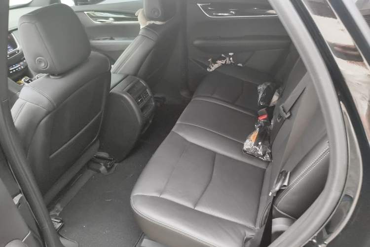 Used Cadillac XT5 2020 28T Luxury Version Left Rear Seat