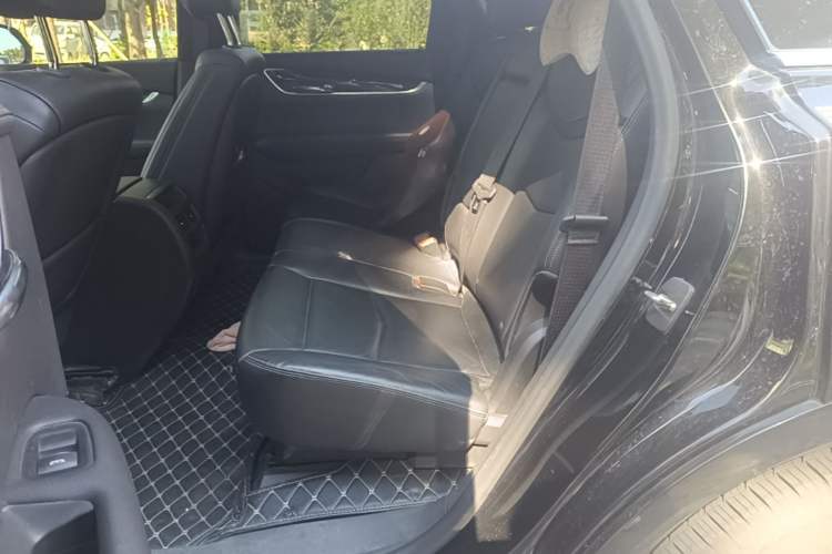 Used Cadillac XT5 2020 28T Luxury Version Left Rear Seat