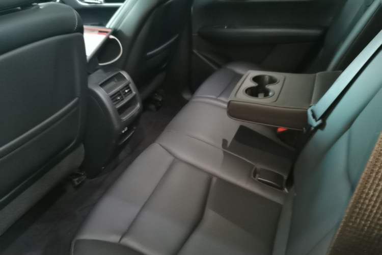 Used Cadillac XT5 2020 28T Four-Wheel Drive Luxury Version Left Rear Seat