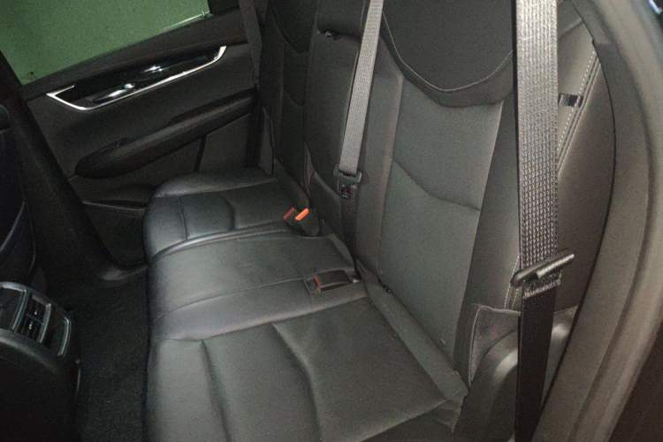 Used Cadillac XT5 2020 28T Luxury Version Left Rear Seat