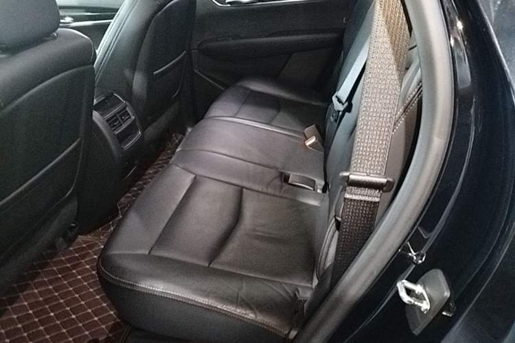 Used Cadillac XT5 2020 28T Luxury Version Left Rear Seat