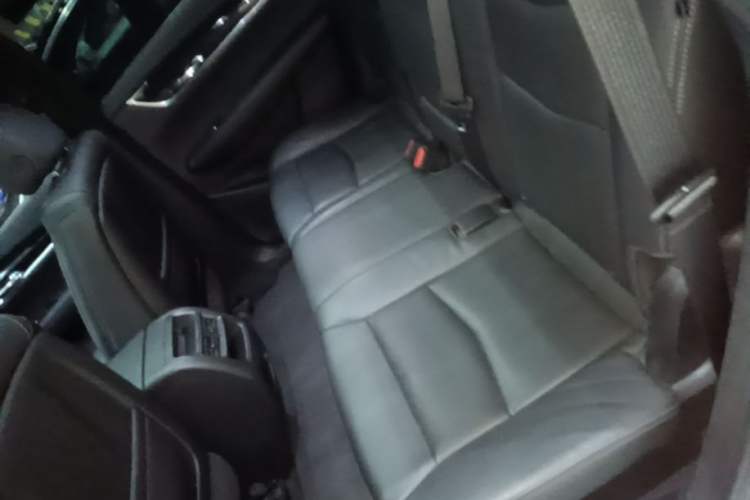 Used Cadillac XT5 2020 28T Luxury Version Left Rear Seat