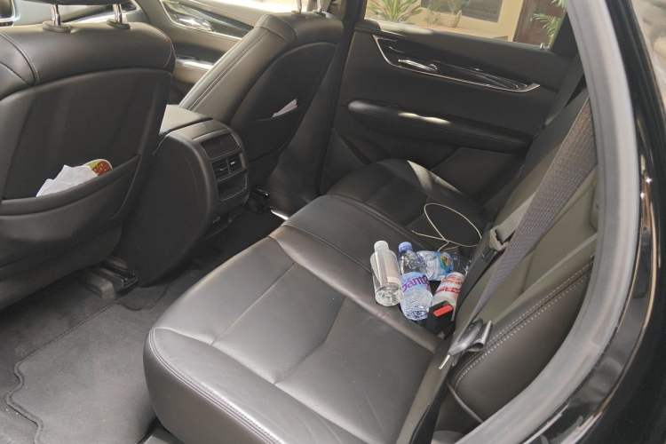 Used Cadillac XT5 2020 28T Four-Wheel Drive Luxury Version Left Rear Seat