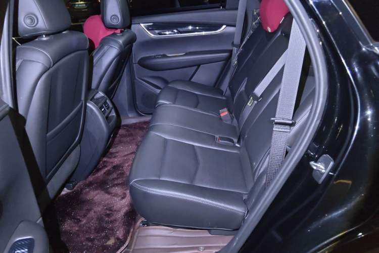 Used Cadillac XT5 2020 28T Luxury Version Left Rear Seat