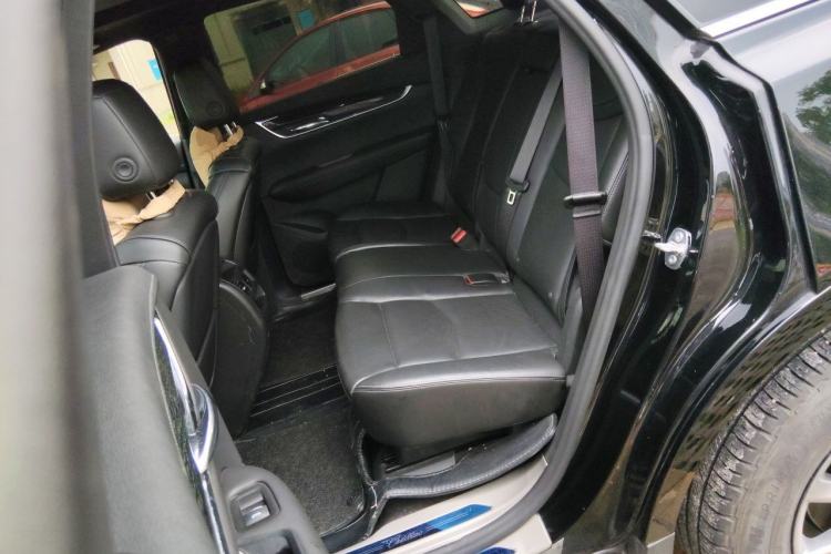 Used Cadillac XT5 2020 28T Luxury Version Left Rear Seat