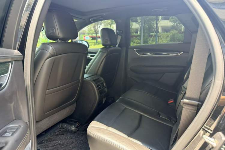 Used Cadillac XT5 2020 28T Luxury Version Left Rear Seat