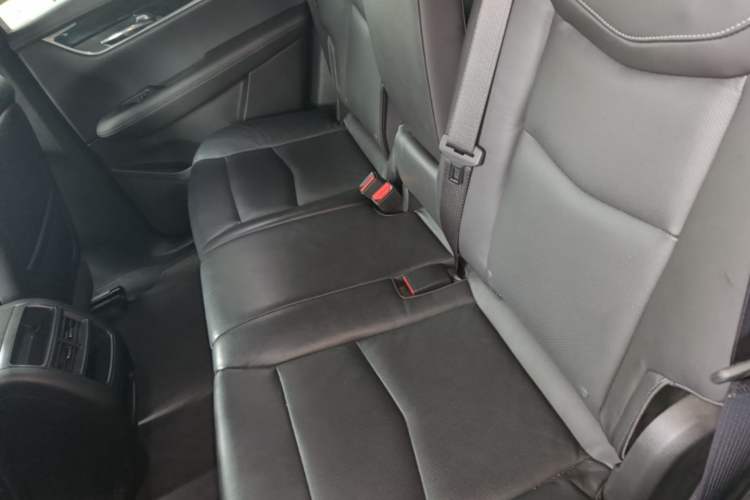 Used Cadillac XT5 2020 28T Luxury Version Left Rear Seat