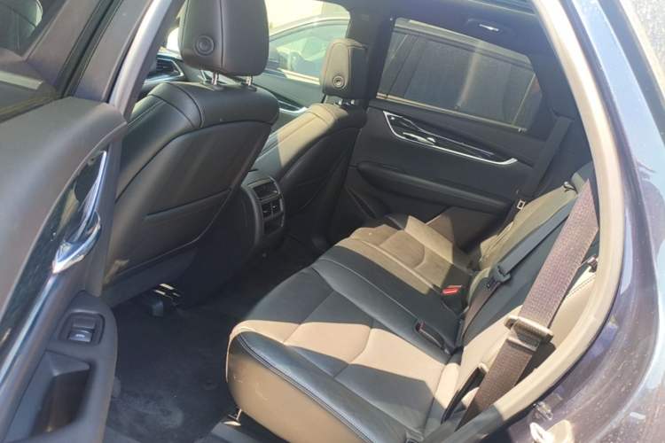 Used Cadillac XT5 2020 28T Luxury Version Left Rear Seat
