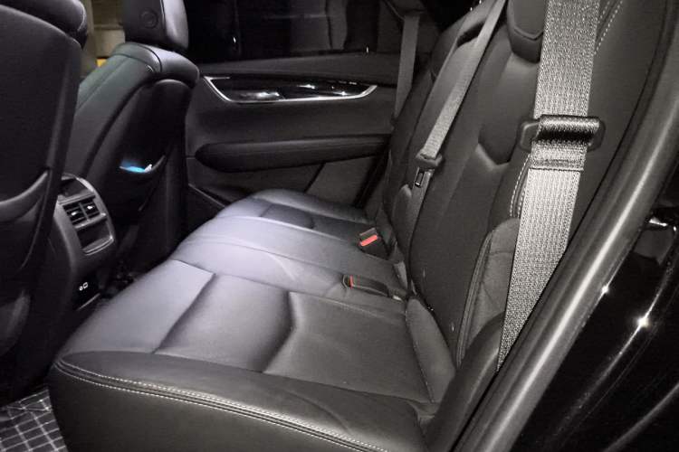 Used Cadillac XT5 2020 28T Luxury Version Left Rear Seat